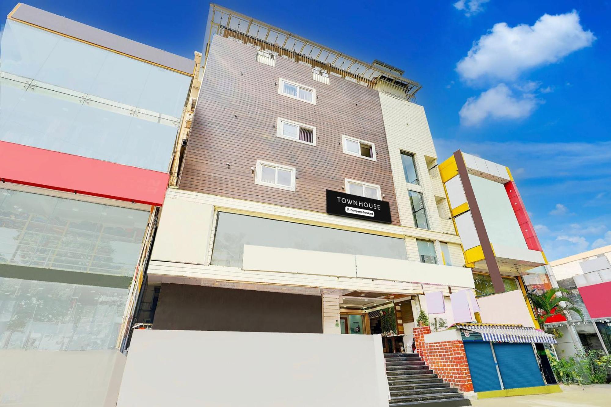 Super Townhouse Mg Road Near Commercial Street Bangalore Exteriör bild
